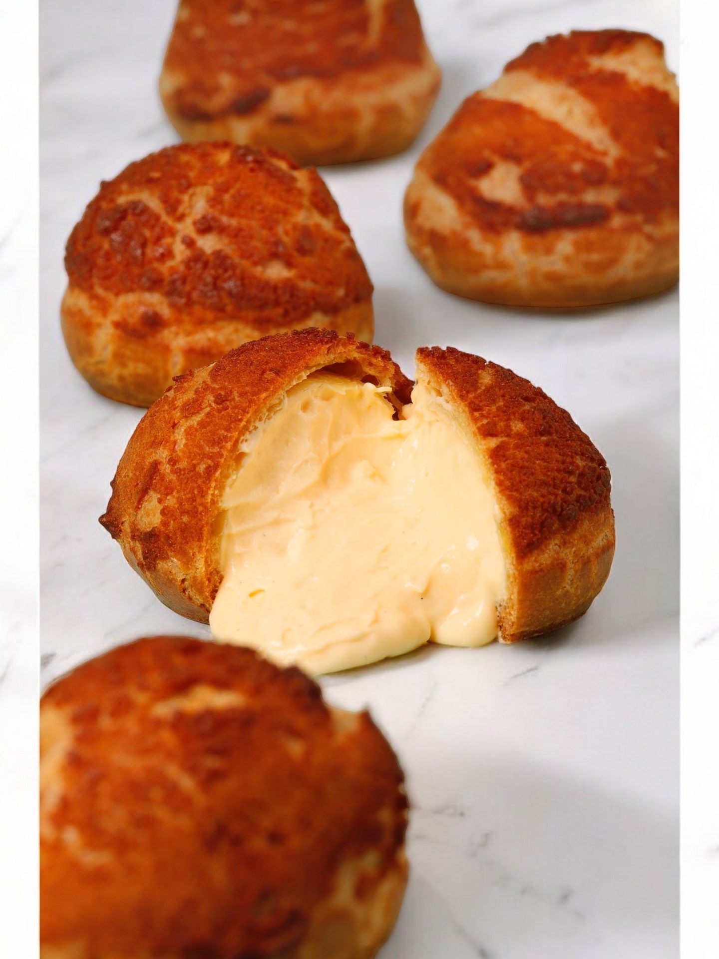 草加deシュー~Chou à la crème~ ￥220～ | Pâtisserie Belleassiette